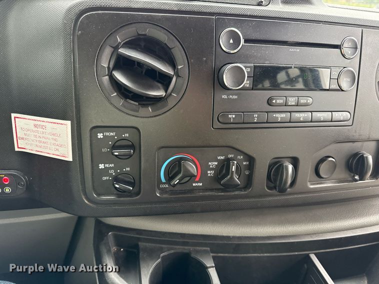 image for item ED4406 2017 Ford E450 shuttle bus