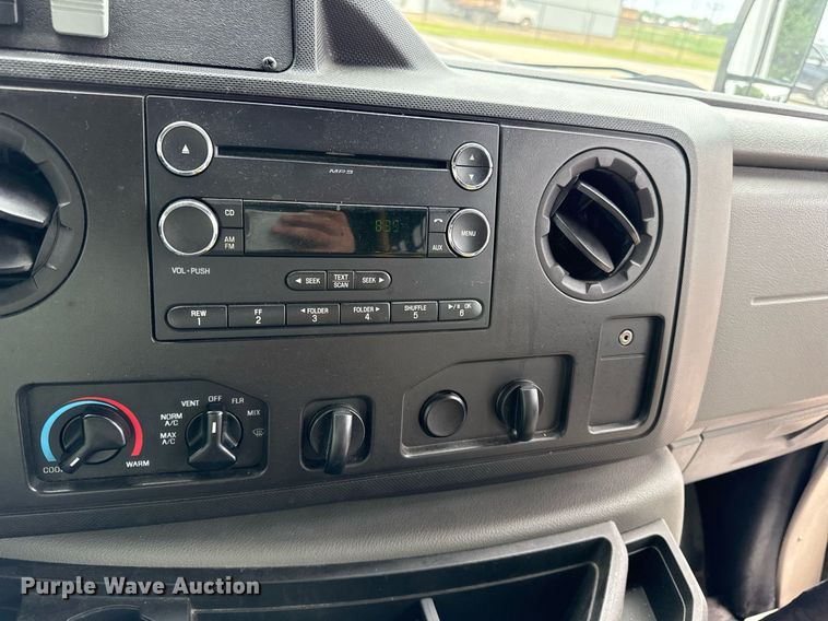 image for item ED4406 2017 Ford E450 shuttle bus