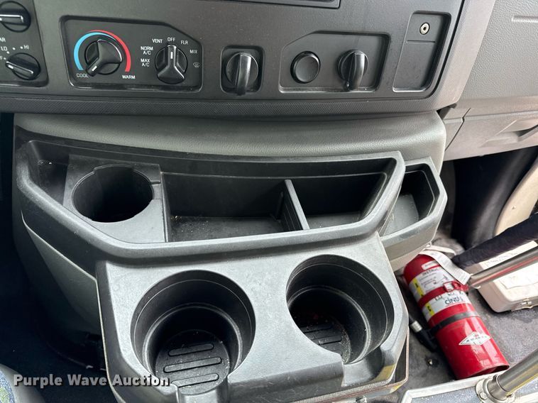 image for item ED4406 2017 Ford E450 shuttle bus