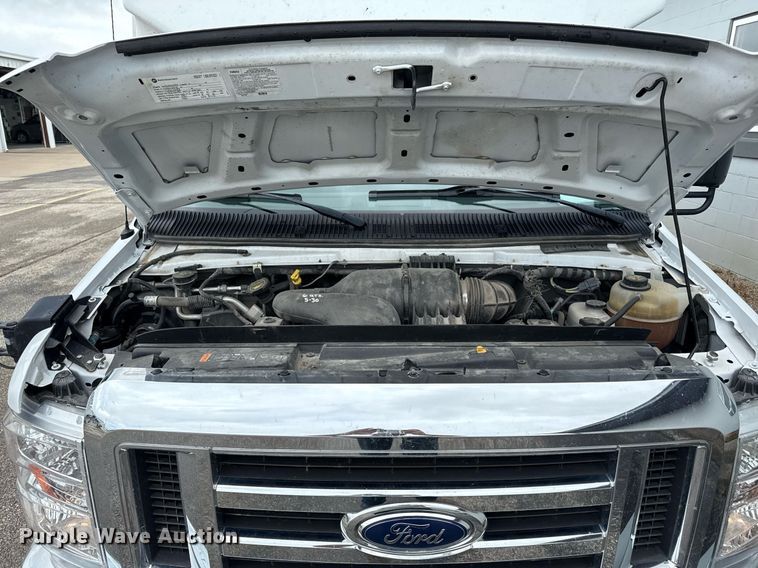 image for item ED4406 2017 Ford E450 shuttle bus