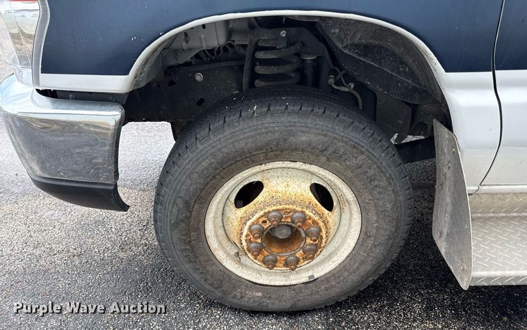 image for item ED4406 2017 Ford E450 shuttle bus