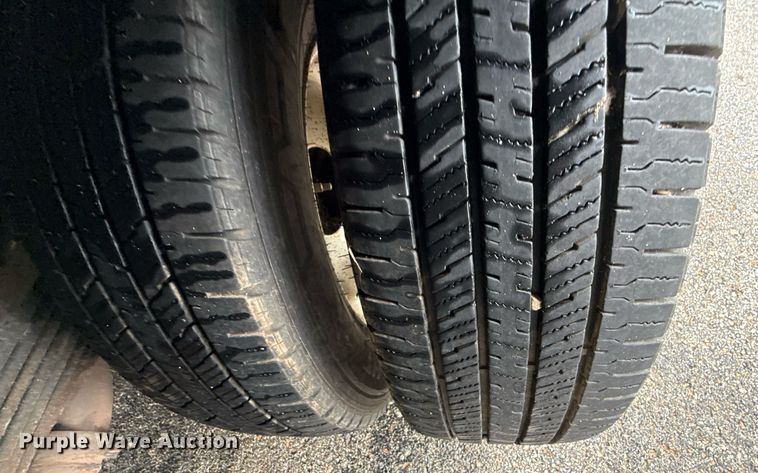 image for item ED4406 2017 Ford E450 shuttle bus