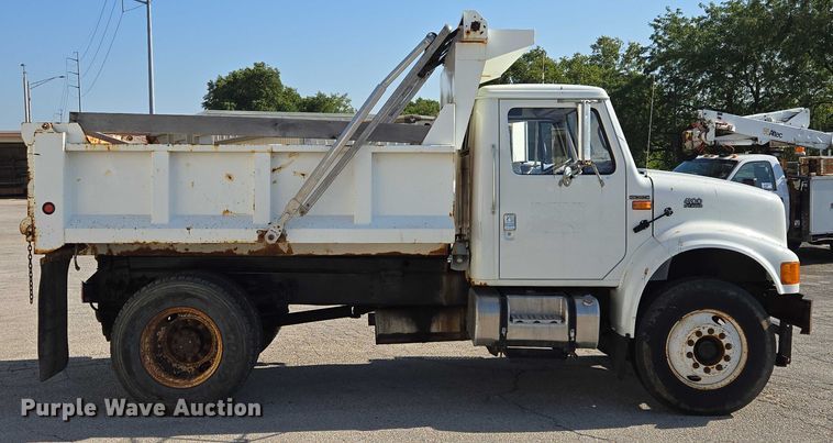 image for item EF1955 2000 International 4900 dump truck
