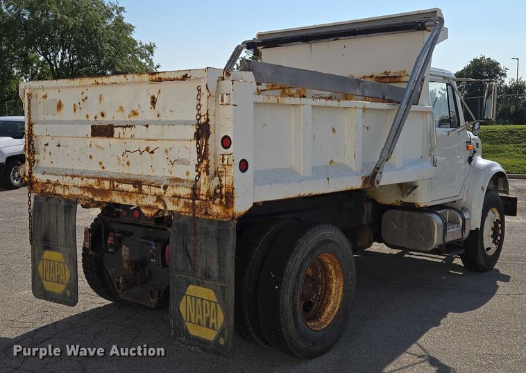 image for item EF1955 2000 International 4900 dump truck