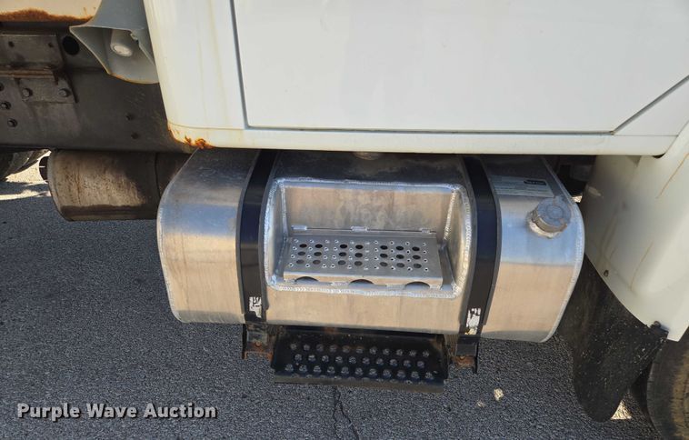 image for item EF1955 2000 International 4900 dump truck