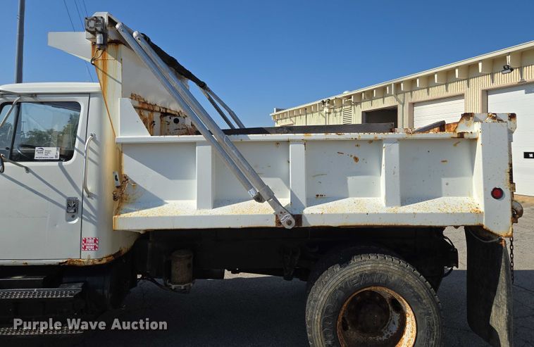 image for item EF1955 2000 International 4900 dump truck