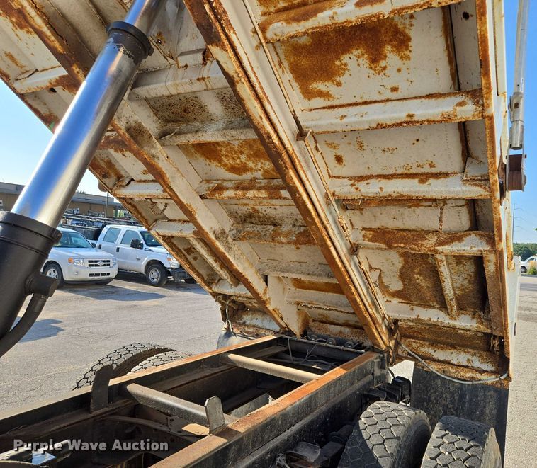 image for item EF1955 2000 International 4900 dump truck