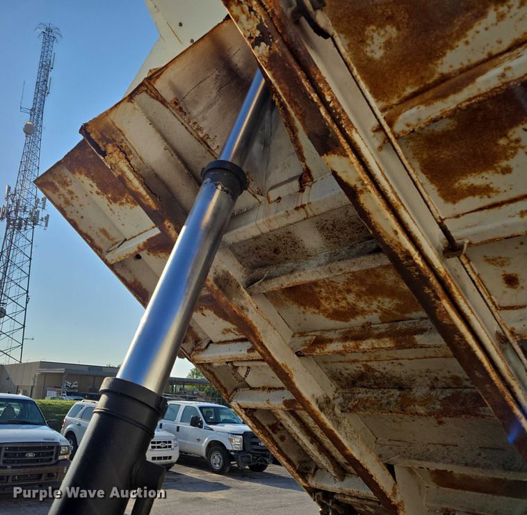 image for item EF1955 2000 International 4900 dump truck