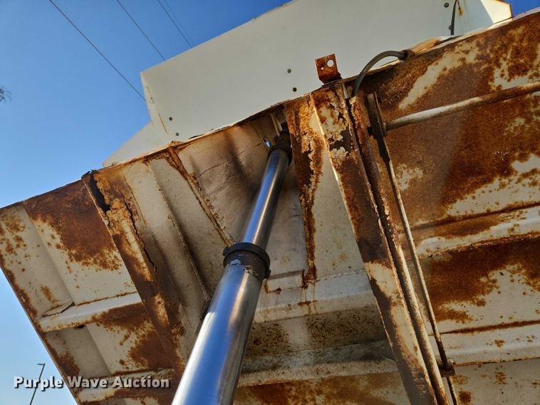 image for item EF1955 2000 International 4900 dump truck