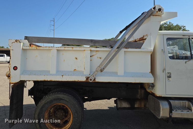 image for item EF1955 2000 International 4900 dump truck