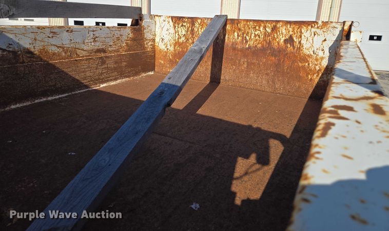 image for item EF1955 2000 International 4900 dump truck