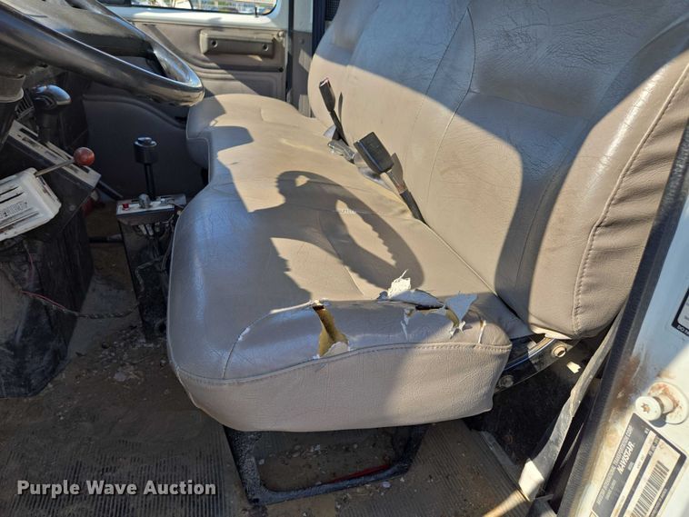 image for item EF1955 2000 International 4900 dump truck