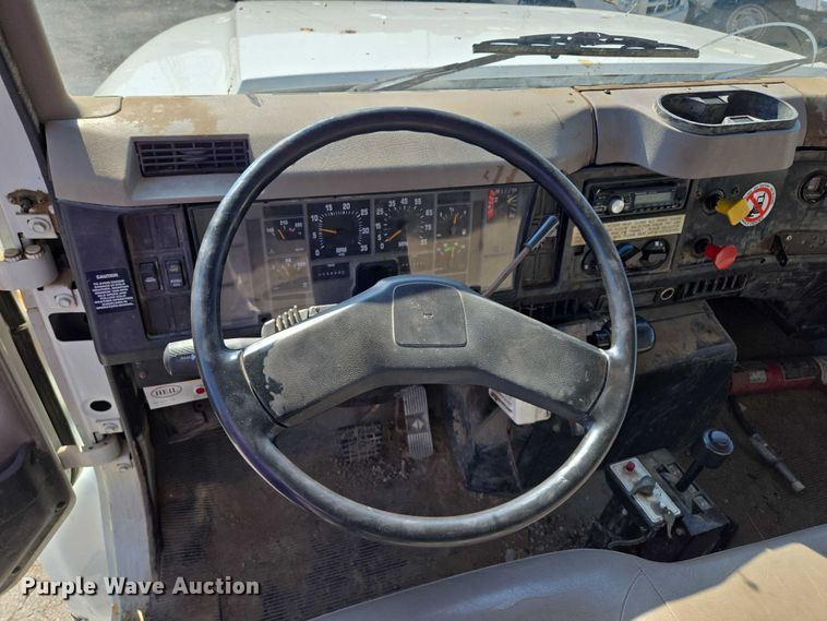 image for item EF1955 2000 International 4900 dump truck