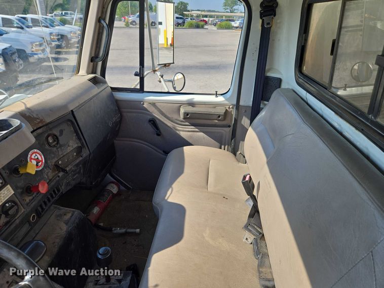 image for item EF1955 2000 International 4900 dump truck