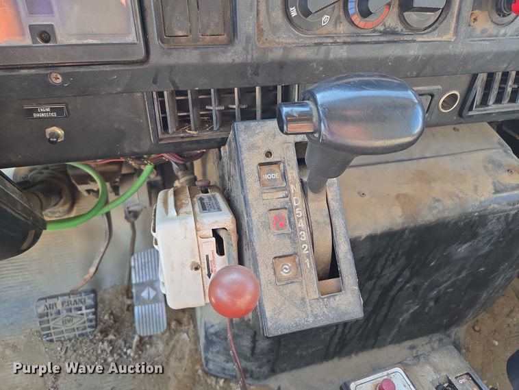 image for item EF1955 2000 International 4900 dump truck