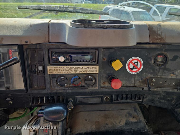 image for item EF1955 2000 International 4900 dump truck