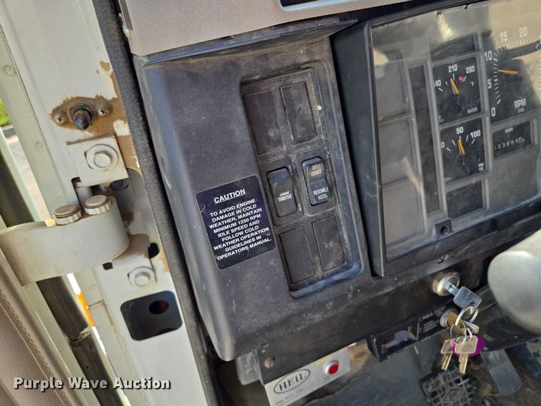 image for item EF1955 2000 International 4900 dump truck