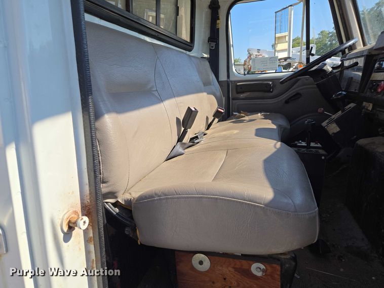 image for item EF1955 2000 International 4900 dump truck