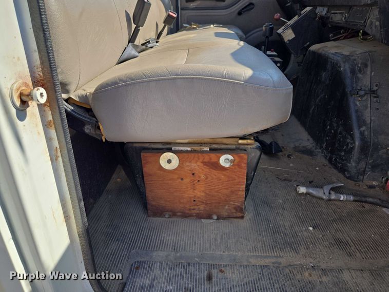 image for item EF1955 2000 International 4900 dump truck