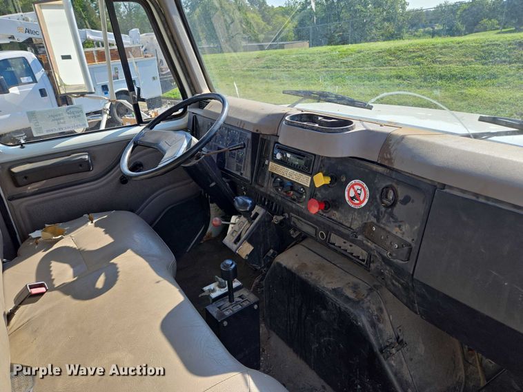 image for item EF1955 2000 International 4900 dump truck