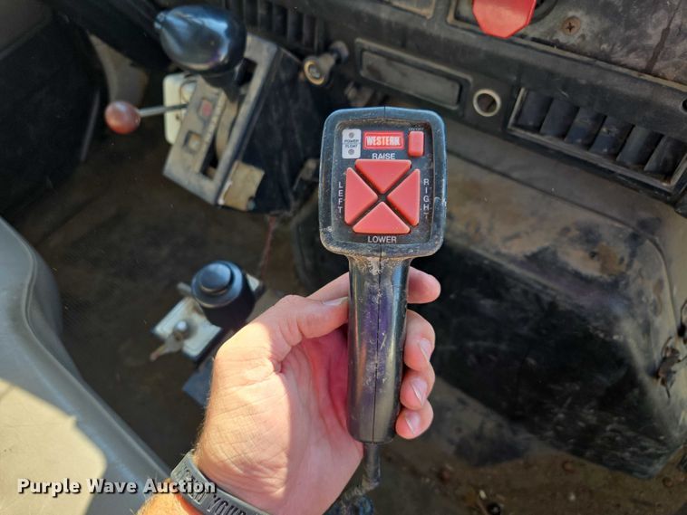 image for item EF1955 2000 International 4900 dump truck