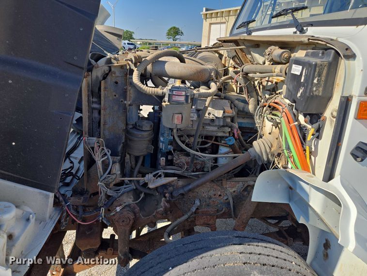 image for item EF1955 2000 International 4900 dump truck