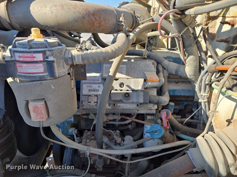 image for item EF1955 2000 International 4900 dump truck