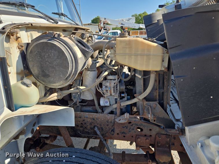 image for item EF1955 2000 International 4900 dump truck