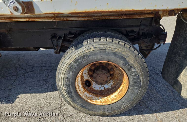 image for item EF1955 2000 International 4900 dump truck