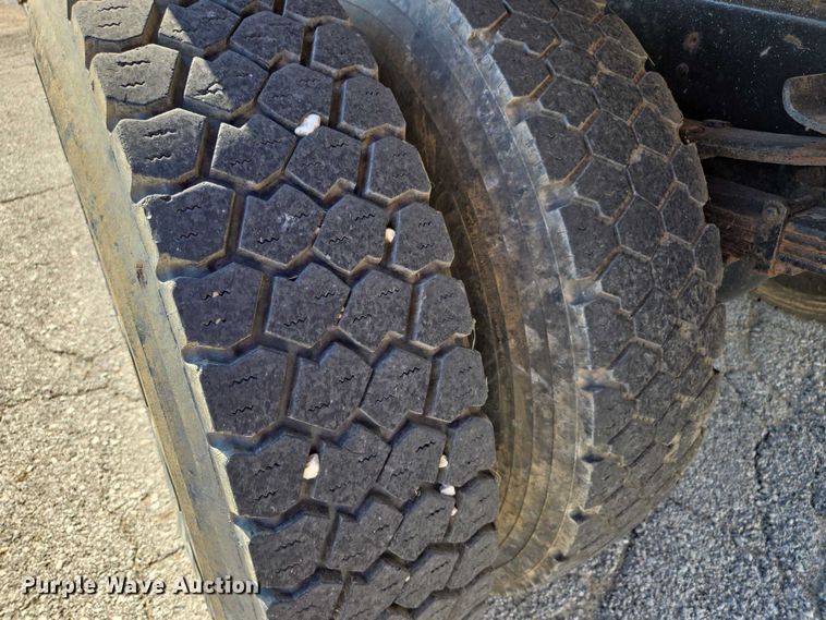 image for item EF1955 2000 International 4900 dump truck