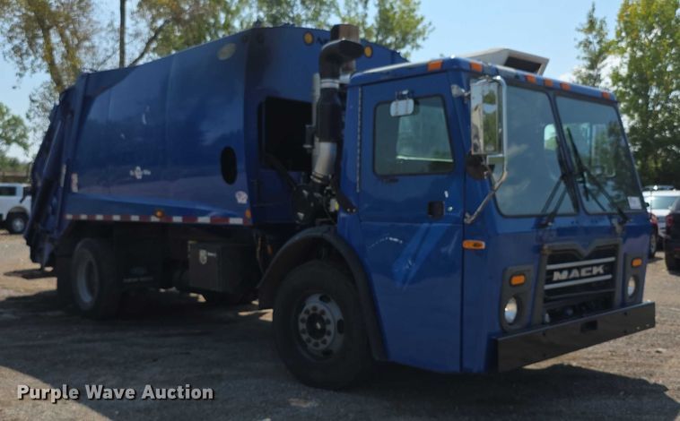 image for item EF3800 2013 Mack LEU612 refuse truck