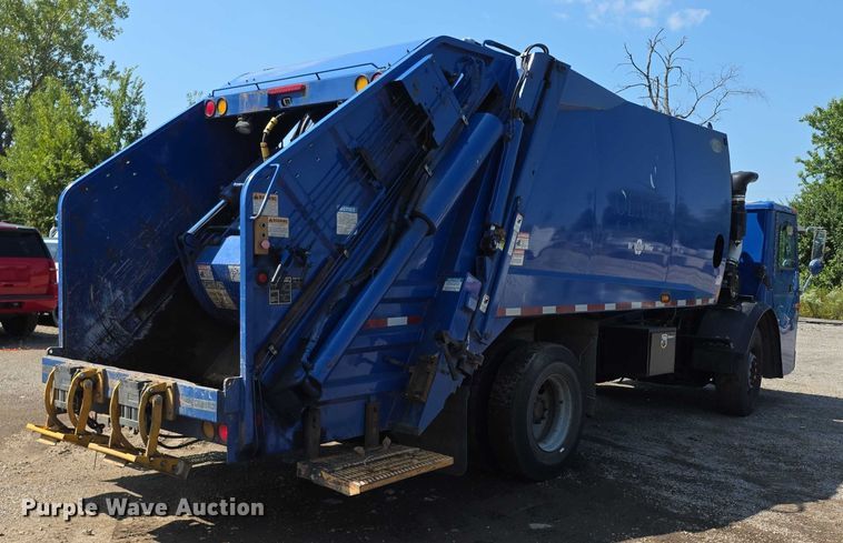 image for item EF3800 2013 Mack LEU612 refuse truck