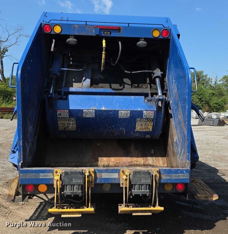 image for item EF3800 2013 Mack LEU612 refuse truck