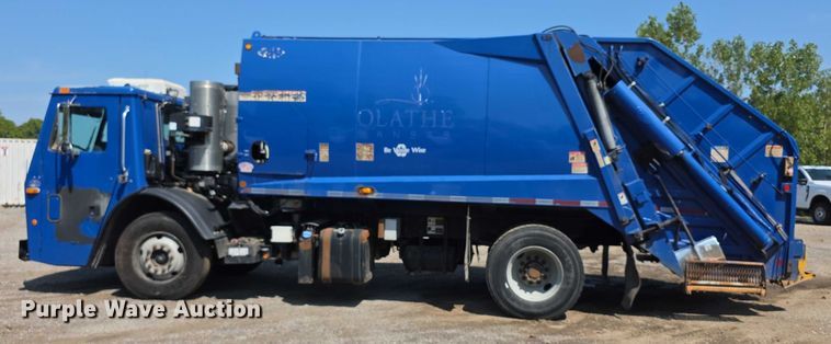 image for item EF3800 2013 Mack LEU612 refuse truck