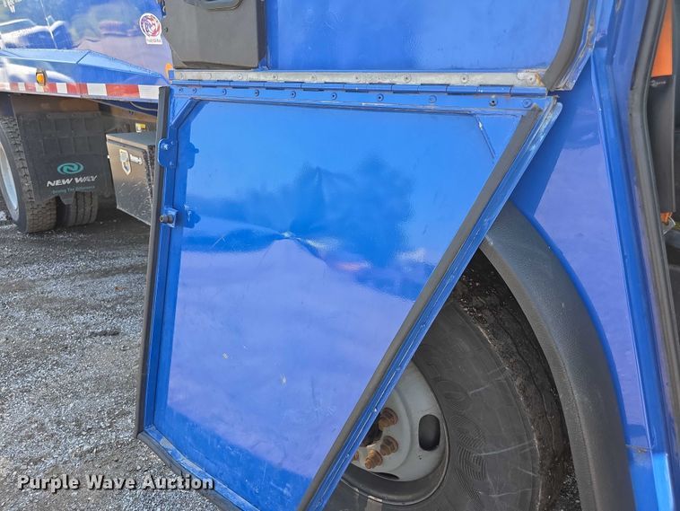 image for item EF3800 2013 Mack LEU612 refuse truck