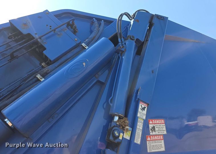 image for item EF3800 2013 Mack LEU612 refuse truck