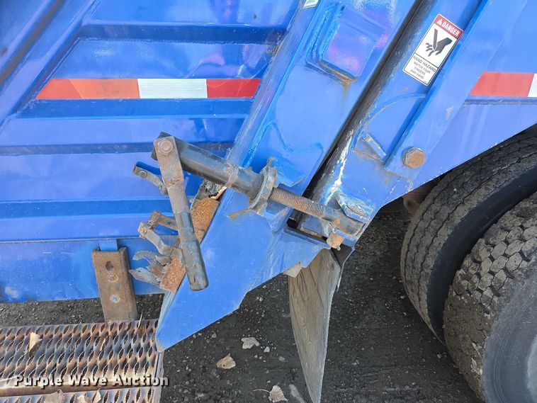 image for item EF3800 2013 Mack LEU612 refuse truck