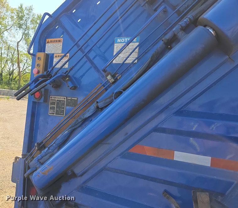 image for item EF3800 2013 Mack LEU612 refuse truck