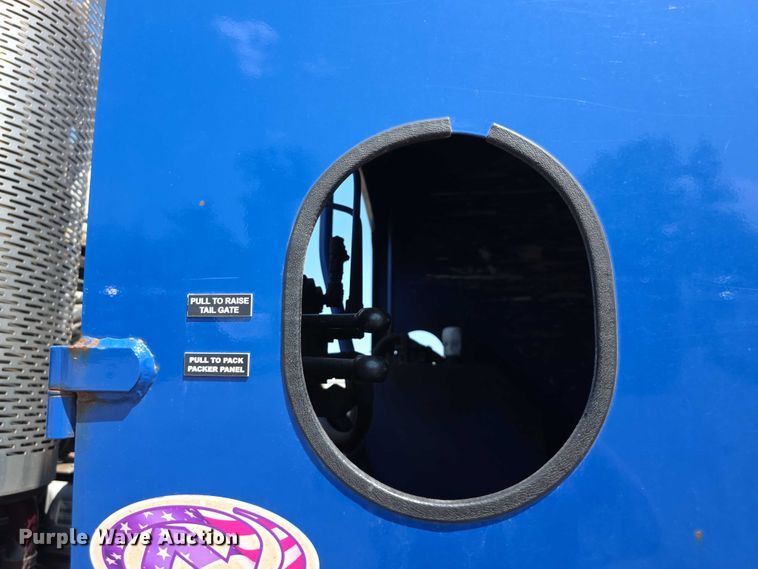 image for item EF3800 2013 Mack LEU612 refuse truck