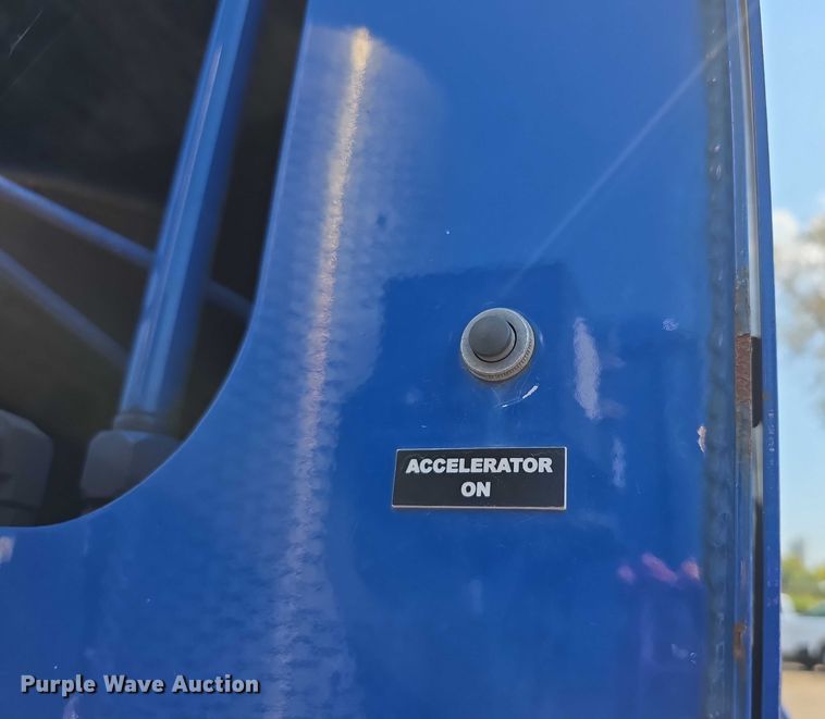 image for item EF3800 2013 Mack LEU612 refuse truck