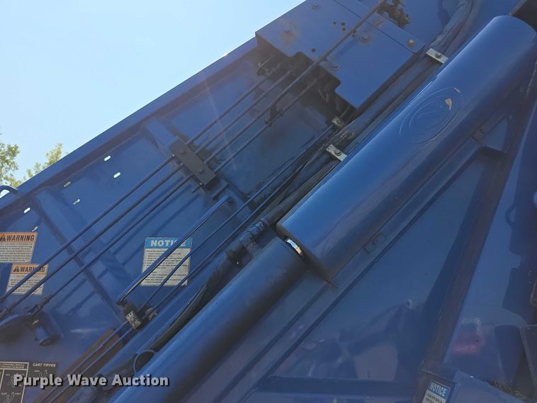 image for item EF3800 2013 Mack LEU612 refuse truck