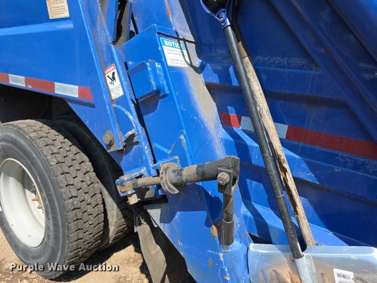 image for item EF3800 2013 Mack LEU612 refuse truck