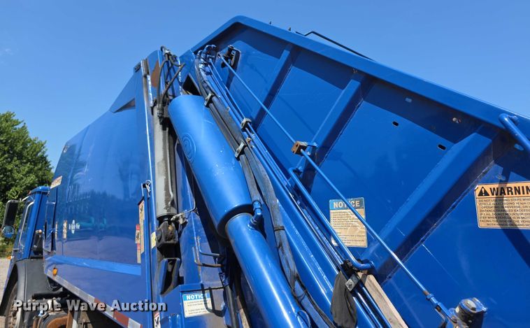 image for item EF3800 2013 Mack LEU612 refuse truck