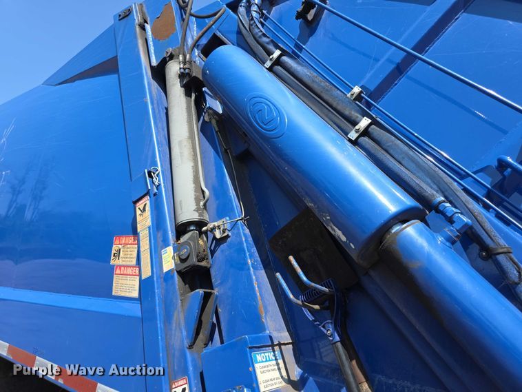 image for item EF3800 2013 Mack LEU612 refuse truck