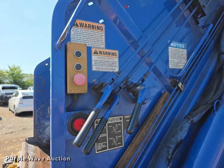 image for item EF3800 2013 Mack LEU612 refuse truck