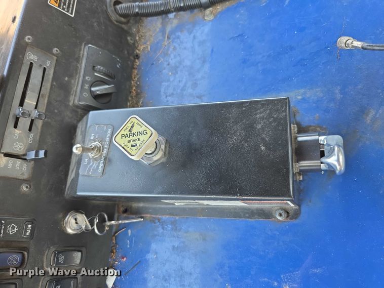 image for item EF3800 2013 Mack LEU612 refuse truck