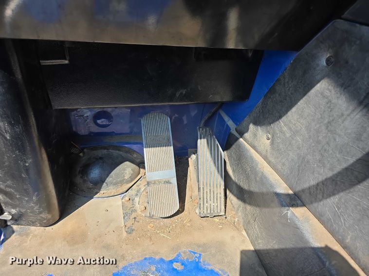 image for item EF3800 2013 Mack LEU612 refuse truck