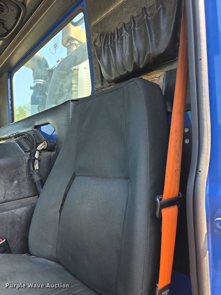 image for item EF3800 2013 Mack LEU612 refuse truck