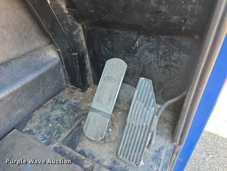 image for item EF3800 2013 Mack LEU612 refuse truck