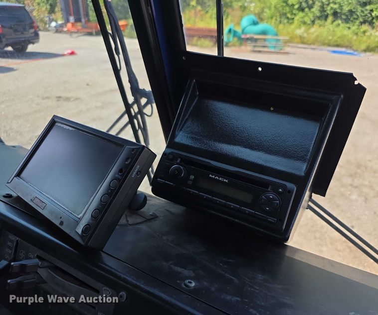 image for item EF3800 2013 Mack LEU612 refuse truck